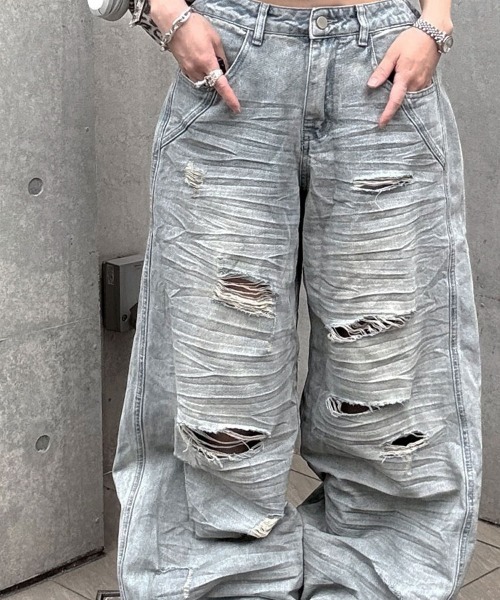 YACA(ヤーカ)の「Distressed Wide Jeans/ディストレストワイドジーンズ(デニムパンツ・レディース・ライトブルー・FREE)」の4枚目の写真
