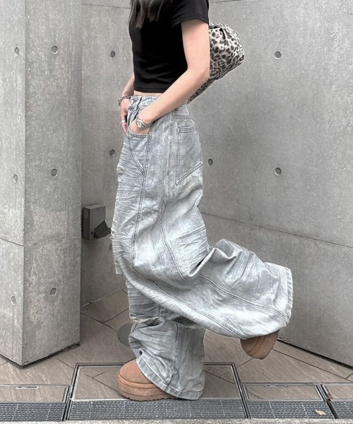 YACA(ヤーカ)の「Distressed Wide Jeans/ディストレストワイドジーンズ(デニムパンツ・レディース・ライトブルー・FREE)」の5枚目の写真