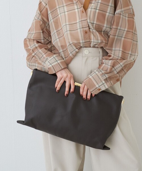 PUNTI.(プンティ)の「【PUNTI. / プンティ】3WAYレザークラッチバッグ/ショルダー付き/GRFT-TOTE(クラッチバッグ・レディース・ダークブラウン/ブラック・フリー)」の2枚目の写真