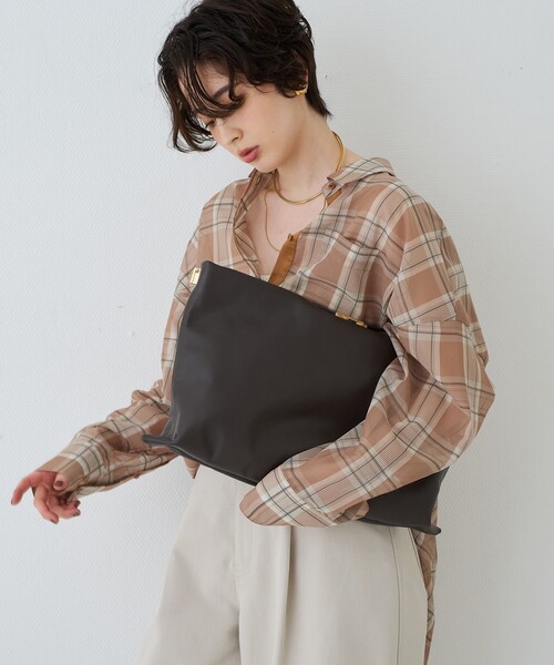 PUNTI.(プンティ)の「【PUNTI. / プンティ】3WAYレザークラッチバッグ/ショルダー付き/GRFT-TOTE(クラッチバッグ・レディース・ダークブラウン/ブラック・フリー)」の3枚目の写真