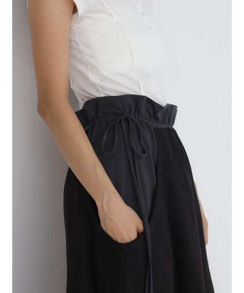 FIKA.(フィーカ)の「Gather waist docking skirt(スカート・レディース・チャコール/ブラウン・FREE)」の4枚目の写真