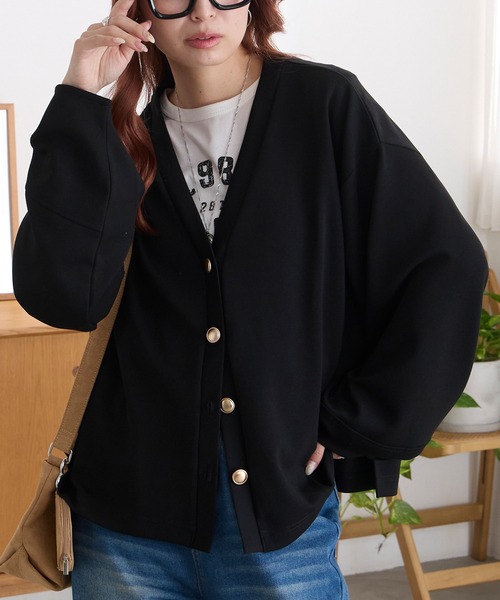 MONO-MART(モノマート)の「ダンボールニット ボリュームスリーブ 金ボタン Vネックカーディガン(カーディガン/ボレロ・レディース・ライトグレー/ネイビー/アイボリー/ダークブラウン/ピンク/ブラック・M/L)」の11枚目の写真
