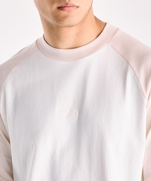 NEW BALANCE(ニューバランス)の「大谷翔平シグネチャーラグランロングスリーブTシャツ(Tシャツ/カットソー・メンズ・アイボリー/カーキブラウン・MEDIUM/X-LARGE/LARGE/XXX-LARGE/XX-LARGE/SMALL)」の4枚目の写真