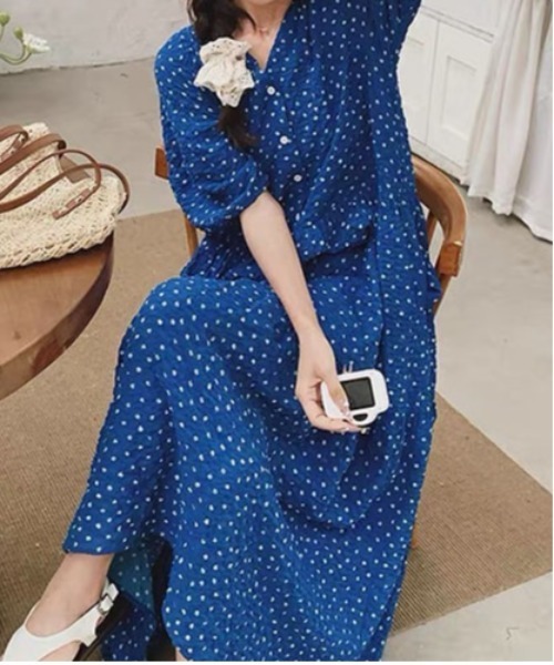 ＆soiree（アンドソワレ）の「Vネックビビットカラー半袖ティアードワンピース（ワンピース・レディース・ブルー・LARGE/MEDIUM/X-LARGE）」の5枚目の写真
