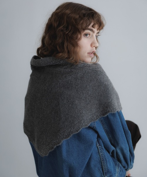 URBAN RESEARCH Sonny Label（アーバンリサーチサニーレーベル）の「スカラトリムニットスカーフ（ストール/ショール・レディース・オフホワイト/ブラウン/グレー・ONE）」の2枚目の写真