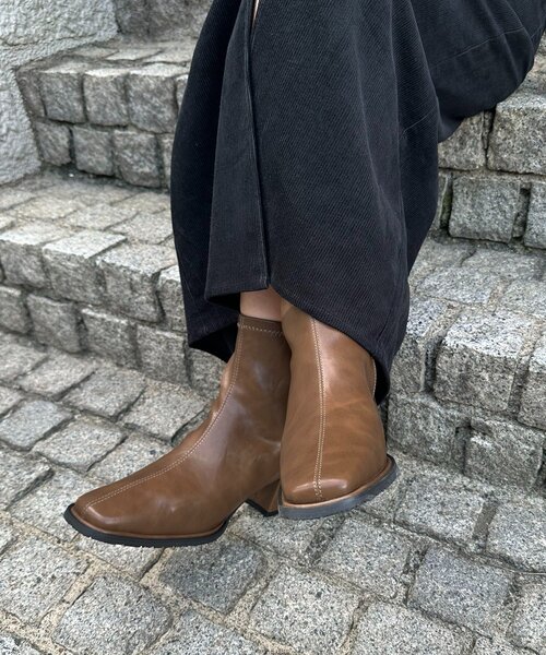 CAPRICIEUX LE'MAGE(カプリシューレマージュ)の「センターシームストレッチショートブーツ(ブーツ・レディース・ブラック/ブラウン・38/36/37)」の4枚目の写真