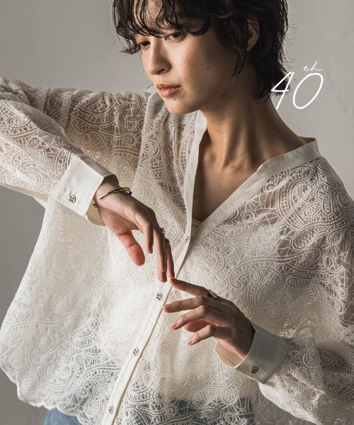 MAYSON GREY(メイソングレイ)の「【40周年限定】ペイズリーレースクロップドシャツ(シャツ/ブラウス・レディース・ブラウン・M)」の2枚目の写真