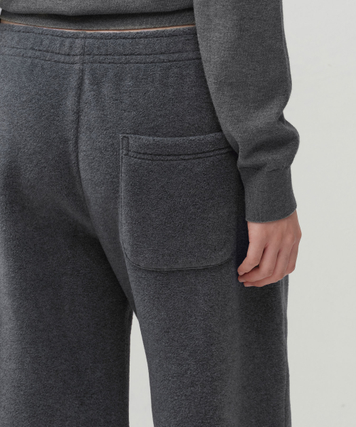 MUSINSA STANDARD WOMAN（ムシンサスタンダードウーマン）の「ウィメンズポラフリースカーブドバンディングパンツ[グレー]（スウェットパンツ・レディース・その他・SMALL/MEDIUM/LARGE/X-SMALL）」の6枚目の写真