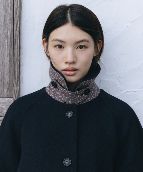OHESHIO(オヘシオ)の「FLORAL BALMACAAN LONG COAT, BLACK(ダッフルコート・レディース・その他・FREE)」の4枚目の写真