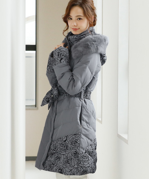 ElegChic(エレグシック)の「ローズフロッキーフード ロング ダウンコート/秋冬 キルティング 冬 コート(ダウンジャケット/コート・レディース・ブラック/グレー/モカ・M/L)」の18枚目の写真