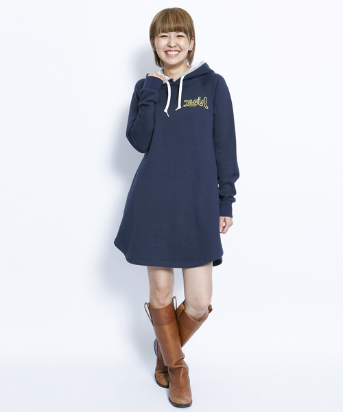 X-girl（エックスガール）の「SWEAT DOUBLE HOODIE DRESS（ワンピース・レディース・ブラック/アッシュグレー/グリーン/ネイビー/パープル/ピンク/レッド・1/2）」の4枚目の写真