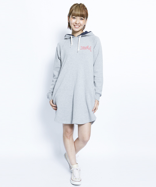 X-girl（エックスガール）の「SWEAT DOUBLE HOODIE DRESS（ワンピース・レディース・ブラック/アッシュグレー/グリーン/ネイビー/パープル/ピンク/レッド・1/2）」の2枚目の写真