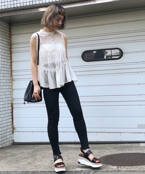 PAGEBOY（ページボーイ）の「ハイウエストスキニーデニム（デニムパンツ・レディース・ブルー/ネイビー/ブラック・LARGE/MEDIUM/SMALL）」の5枚目の写真