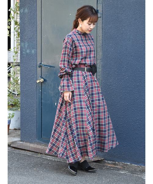 LHELBIE（レルビエ）の「サイドスリットボタンチェックボリュームスカート（スカート・レディース・ネイビー/イエロー/レッド・M）」の6枚目の写真