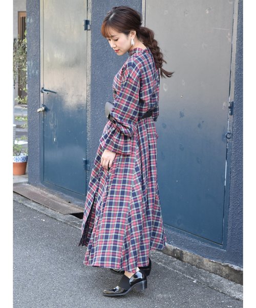 LHELBIE（レルビエ）の「サイドスリットボタンチェックボリュームスカート（スカート・レディース・ネイビー/イエロー/レッド・M）」の5枚目の写真