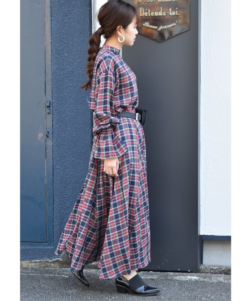 LHELBIE（レルビエ）の「サイドスリットボタンチェックボリュームスカート（スカート・レディース・ネイビー/イエロー/レッド・M）」の4枚目の写真