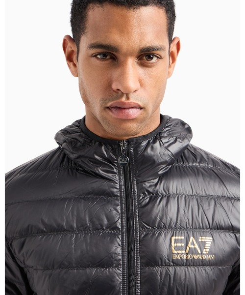 エンポリオ アルマーニ EA7】EA7ロゴ フード付きダウンジャケット