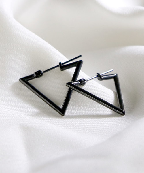 YArKA（ヤーカ）の「【YArKA/ヤーカ】stainless series triangle pierce/ステンレス トライアングルピアス（ピアス（両耳用）・レディース・ゴールド/シルバー/ブラック・FREE）」の9枚目の写真