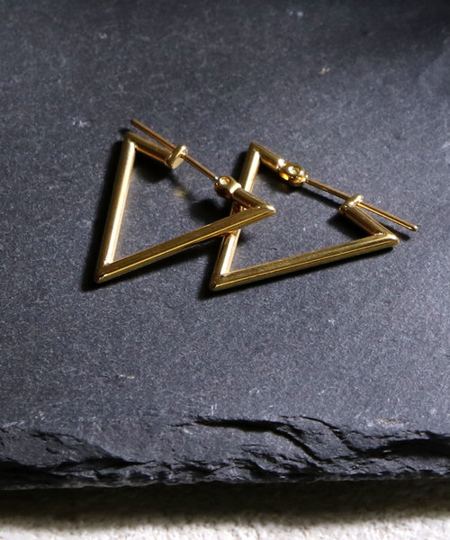 YArKA（ヤーカ）の「【YArKA/ヤーカ】stainless series triangle pierce/ステンレス トライアングルピアス（ピアス（両耳用）・レディース・ゴールド/シルバー/ブラック・FREE）」の11枚目の写真