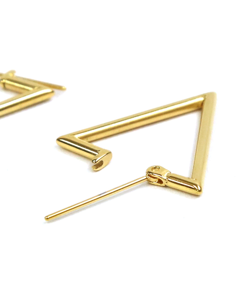 YArKA（ヤーカ）の「【YArKA/ヤーカ】stainless series triangle pierce/ステンレス トライアングルピアス（ピアス（両耳用）・レディース・ゴールド/シルバー/ブラック・FREE）」の7枚目の写真