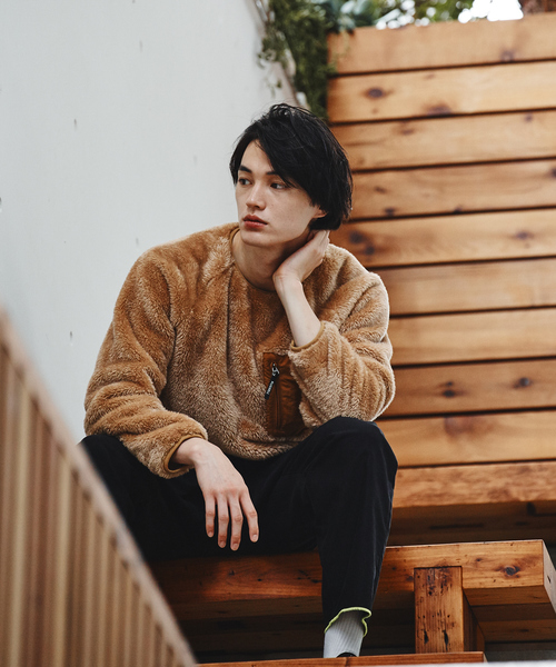 Russell Athletic(ラッセルアスレティック)の「【別注/展開店舗限定】Russell ラッセル フリース クルーネック(スウェット・メンズ・グレー/キャメル/ネイビー・46/48)」の2枚目の写真