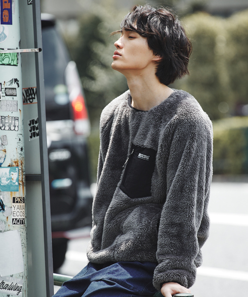 Russell Athletic(ラッセルアスレティック)の「【別注/展開店舗限定】Russell ラッセル フリース クルーネック(スウェット・メンズ・グレー/キャメル/ネイビー・46/48)」の3枚目の写真