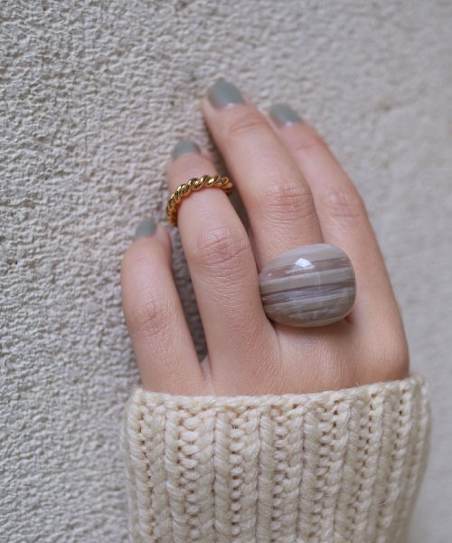 tone(トーン)の「【KuKuLu TOKYO】Border リング(リング・レディース・グレー/ダークブラウン/ベージュ・10号/13号/15号)」の2枚目の写真