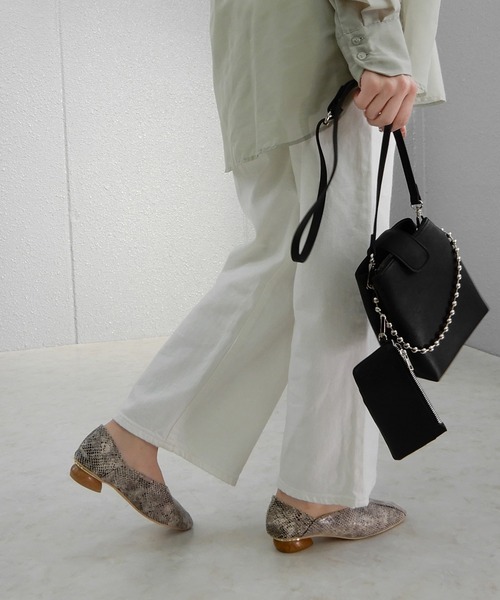 minia(ミニア)の「ブロックウッドヒールの切り替えパンプス/バブーシュ<2WAY> □(パンプス・レディース・ブラック/ベージュ/ブラウン/グリーン/アイボリー/パイソン・S/M/L/LL)」の6枚目の写真