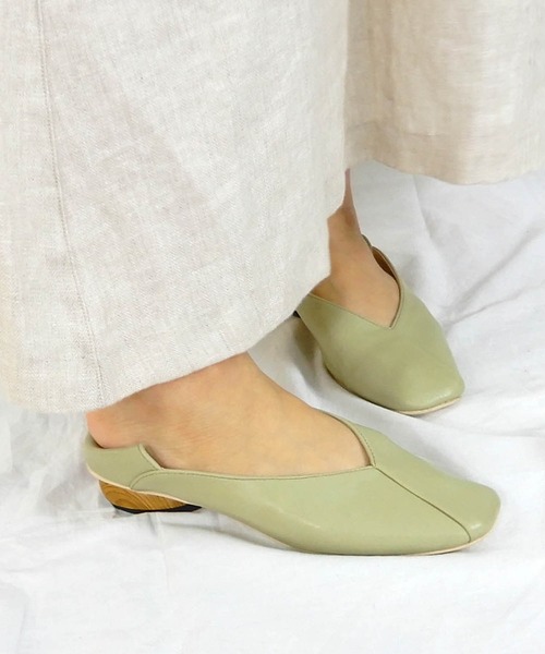 minia(ミニア)の「ブロックウッドヒールの切り替えパンプス/バブーシュ<2WAY> □(パンプス・レディース・ブラック/ベージュ/ブラウン/グリーン/アイボリー/パイソン・S/M/L/LL)」の21枚目の写真