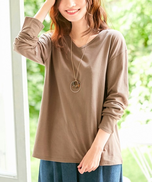 BELLUNA(ベルーナ)の「綿100%Vネックプルオーバー(Tシャツ/カットソー・レディース・モカ/ブルー系その他/ベージュ系その他/オートミール/マスタード/ネイビー/ブラック・MEDIUM/LARGE/X-LARGE)」の3枚目の写真