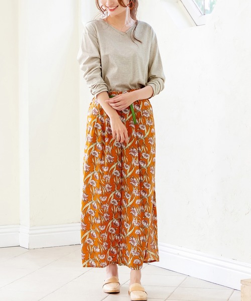 BELLUNA(ベルーナ)の「綿100%Vネックプルオーバー(Tシャツ/カットソー・レディース・モカ/ブルー系その他/ベージュ系その他/オートミール/マスタード/ネイビー/ブラック・MEDIUM/LARGE/X-LARGE)」の15枚目の写真