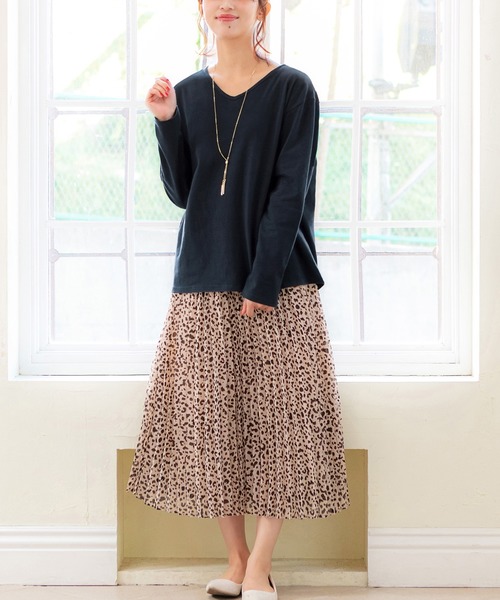 BELLUNA(ベルーナ)の「綿100%Vネックプルオーバー(Tシャツ/カットソー・レディース・モカ/ブルー系その他/ベージュ系その他/オートミール/マスタード/ネイビー/ブラック・MEDIUM/LARGE/X-LARGE)」の16枚目の写真