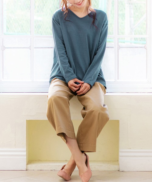 BELLUNA(ベルーナ)の「綿100%Vネックプルオーバー(Tシャツ/カットソー・レディース・モカ/ブルー系その他/ベージュ系その他/オートミール/マスタード/ネイビー/ブラック・MEDIUM/LARGE/X-LARGE)」の20枚目の写真
