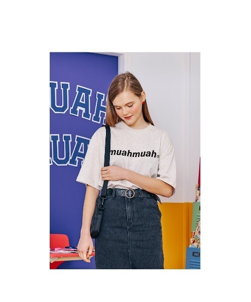 muahmuah（ムーアムーア）の「『muah muah』LOWER PRINTING HALF  T-SHIRT/ブランド英字ロゴ オーバーサイズ半袖Tシャツ/カットソー（Tシャツ/カットソー・レディース・ホワイト/ブラック/ブルー/マスタード/ライトパープル/パープル・FREE）」の8枚目の写真