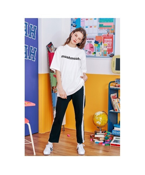 muahmuah（ムーアムーア）の「『muah muah』LOWER PRINTING HALF  T-SHIRT/ブランド英字ロゴ オーバーサイズ半袖Tシャツ/カットソー（Tシャツ/カットソー・レディース・ホワイト/ブラック/ブルー/マスタード/ライトパープル/パープル・FREE）」の9枚目の写真