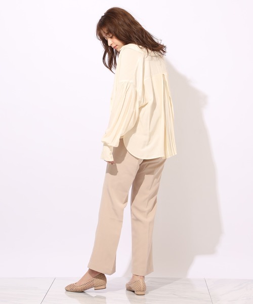 one after another NICE CLAUP(ワンアフターアナザーナイスクラップ)の「バックプリーツシャツ(シャツ/ブラウス・レディース・ライトグレー/オフホワイト/サックスブルー/アイボリー・FREE)」の13枚目の写真