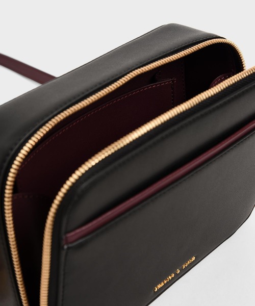 (US発）  ポーチ付 ダブルジッパー クロスボディ CHARLES ＆ KEITH ショルダーバッグ バッグ ダブルジップ クロス