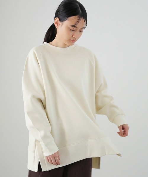 AMERICAN HOLIC(アメリカンホリック)の「サイドスリットラグラン裏毛チュニック *(Tシャツ/カットソー・レディース・チャコールグレー/ベージュ/サックスブルー/アイボリー/キャメル・FREE)」の2枚目の写真