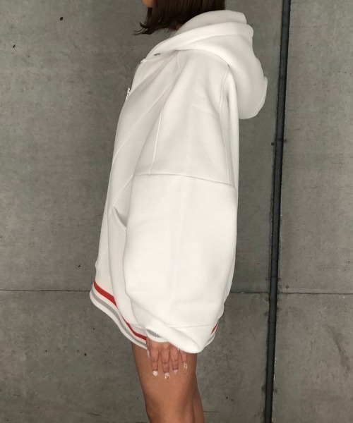 ENVYM(アンビー)の「サークルロゴルーズPK(パーカー・レディース・ホワイト/ブラック/グレー/グリーン・FREE)」の14枚目の写真