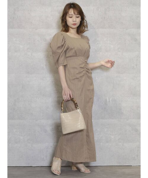 dazzlin(ダズリン)の「コットンタックボリュームショルダーワンピース(ワンピース・レディース・オフホワイト/ブルー/モカ・SMALL/MEDIUM)」の2枚目の写真