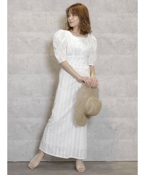 dazzlin(ダズリン)の「コットンタックボリュームショルダーワンピース(ワンピース・レディース・オフホワイト/ブルー/モカ・SMALL/MEDIUM)」の12枚目の写真