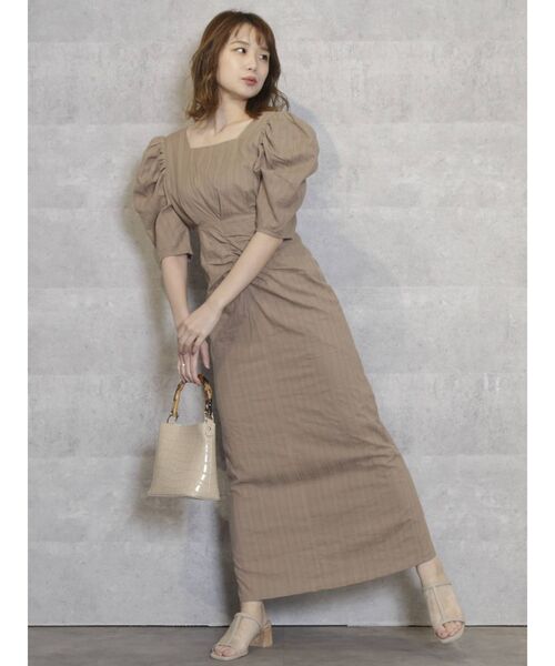 dazzlin(ダズリン)の「コットンタックボリュームショルダーワンピース(ワンピース・レディース・オフホワイト/ブルー/モカ・SMALL/MEDIUM)」の18枚目の写真