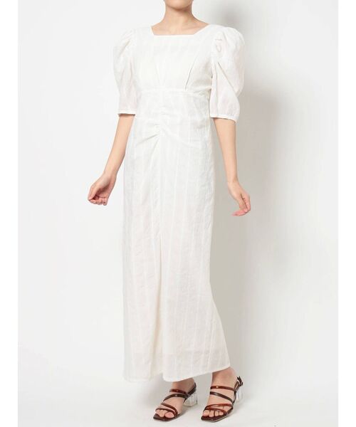 dazzlin(ダズリン)の「コットンタックボリュームショルダーワンピース(ワンピース・レディース・オフホワイト/ブルー/モカ・SMALL/MEDIUM)」の20枚目の写真