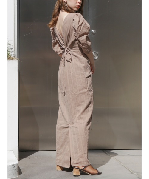 dazzlin(ダズリン)の「コットンタックボリュームショルダーワンピース(ワンピース・レディース・オフホワイト/ブルー/モカ・SMALL/MEDIUM)」の5枚目の写真