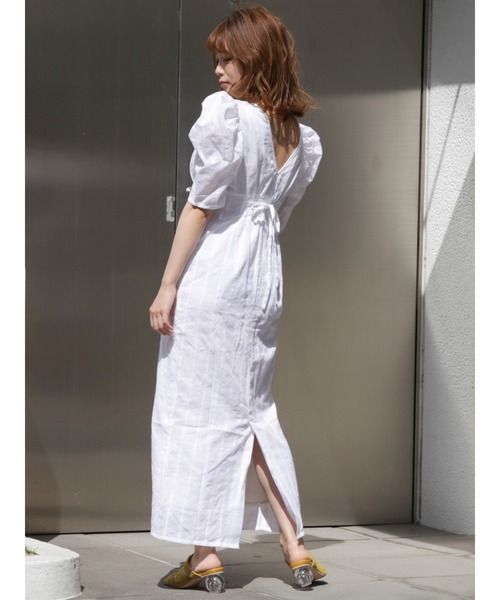 dazzlin(ダズリン)の「コットンタックボリュームショルダーワンピース(ワンピース・レディース・オフホワイト/ブルー/モカ・SMALL/MEDIUM)」の6枚目の写真