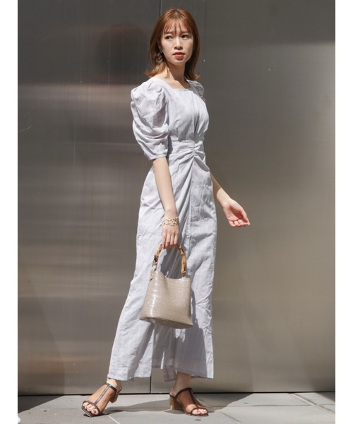 dazzlin(ダズリン)の「コットンタックボリュームショルダーワンピース(ワンピース・レディース・オフホワイト/ブルー/モカ・SMALL/MEDIUM)」の7枚目の写真