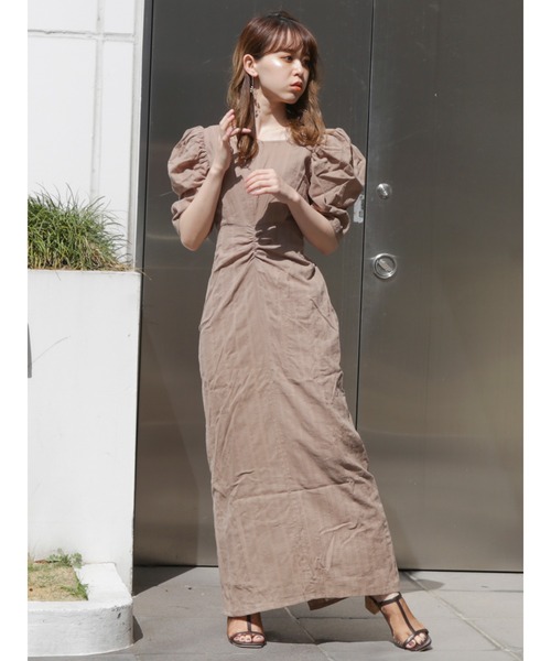 dazzlin(ダズリン)の「コットンタックボリュームショルダーワンピース(ワンピース・レディース・オフホワイト/ブルー/モカ・SMALL/MEDIUM)」の9枚目の写真