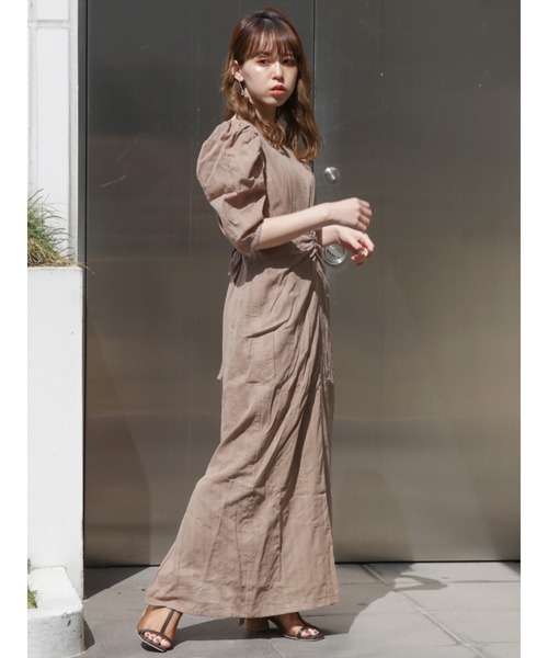 dazzlin(ダズリン)の「コットンタックボリュームショルダーワンピース(ワンピース・レディース・オフホワイト/ブルー/モカ・SMALL/MEDIUM)」の10枚目の写真