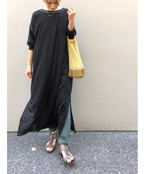 ulu（ウル）の「original Shear loose slit dress（Tシャツ/カットソー・レディース・ブラック/グレイッシュベージュ・FREE）」の9枚目の写真