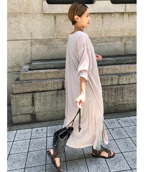 ulu（ウル）の「original Shear loose slit dress（Tシャツ/カットソー・レディース・ブラック/グレイッシュベージュ・FREE）」の21枚目の写真